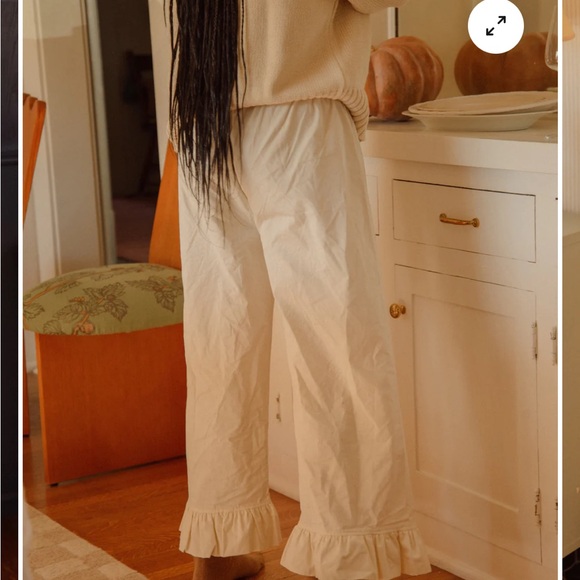 Sonderhaus Coral Ruffle Hem Pants - Picture 2 of 7